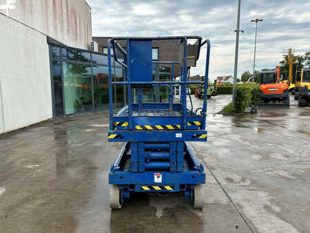 Scissor lift 2000 UpRight X26 (2)