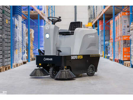 Pedestrian Sweeper 2024  Kremer KRYZS4 Zit (1)