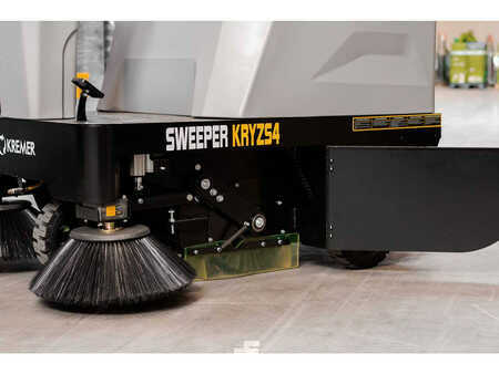 Pedestrian Sweeper 2024  Kremer KRYZS4 Zit (13)