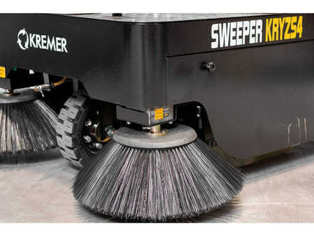 Pedestrian Sweeper 2024  Kremer KRYZS4 Zit (18)