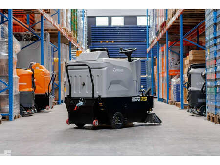 Pedestrian Sweeper 2024  Kremer KRYZS4 Zit (2)