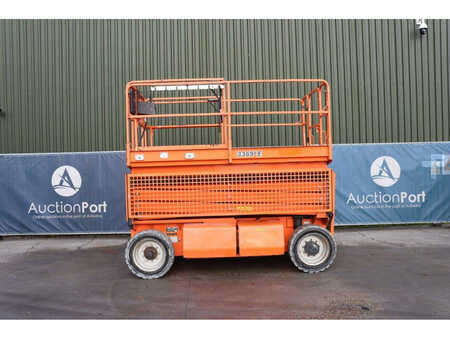 Scissor lift - JLG 3369LE (2)