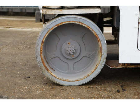 Piattaforme aeree a pantografo 2013  Genie GS-2032 (9)