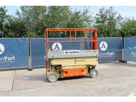 Scherenarbeitsbühne 2008  JLG 2030ES (1)