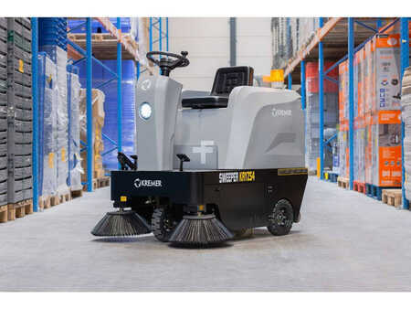 Pedestrian Sweeper 2024  Kremer KRYZS4 Zit (1)