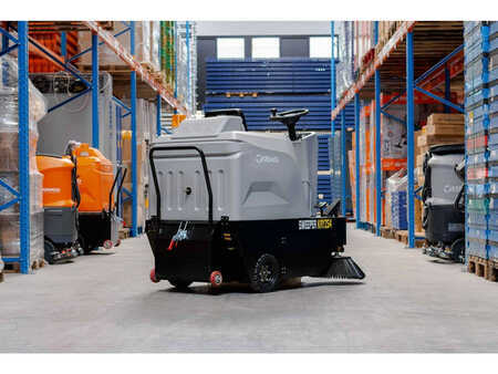 Pedestrian Sweeper 2024  Kremer KRYZS4 Zit (2)