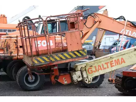 Teleszkópemelvény 2001  Aichi RZ150/IRZ500 (10)