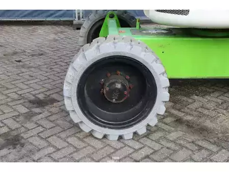 Kloubová pracovní plošina 2014  Niftylift HR15D 4x4 (15)
