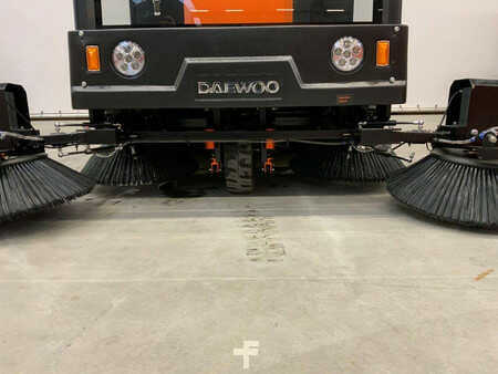 Veegmachine 2024  Daewoo DAS100 (24)