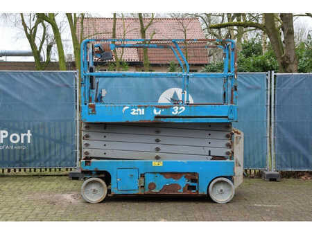 Scherenarbeitsbühne 2011  Genie GS-3246 (2)