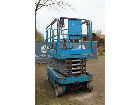 Scherenarbeitsbühne 2011  Genie GS-3246 (6)