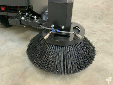 Pedestrian Sweeper 2024  Kremer KRS100 (7)