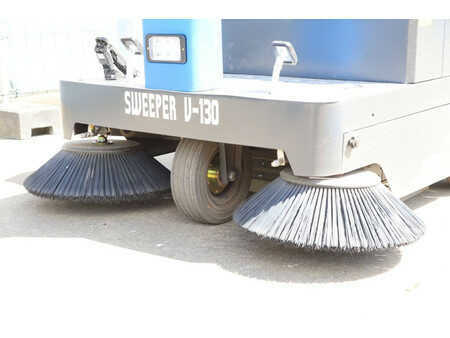 Pedestrian Sweeper - Sweep V-130 (9)