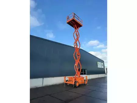 Scissors Lifts 2015  Skyjack SJ6832RT (8)