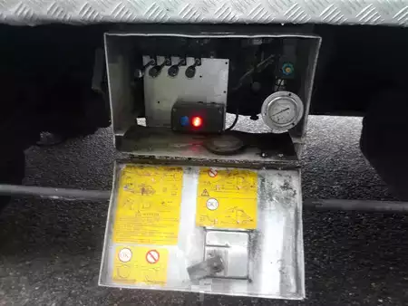 Autohoogwerker 2012  Renault Maxity (7)
