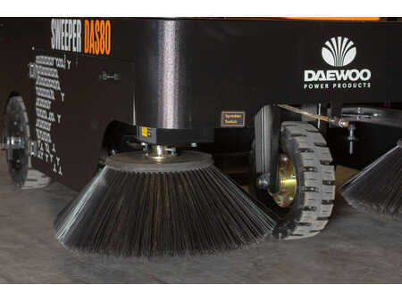 Pedestrian Sweeper 2024  Daewoo DAS80 Zit (14)