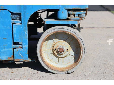 Scissor lift 2014  Genie GS1532 (10)
