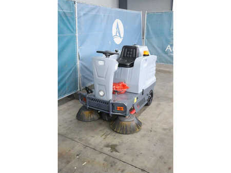 Pedestrian Sweeper 2024  Westfield S1250 (9)