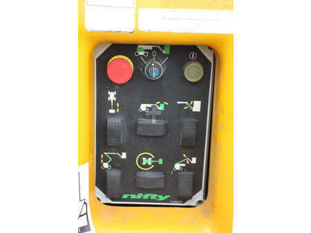 Podnośnik teleskopowy 2005  Niftylift HR 15 NDE (12)