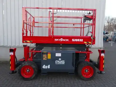 Levantamento tesoura 2018  Skyjack SJ6832RT (1)