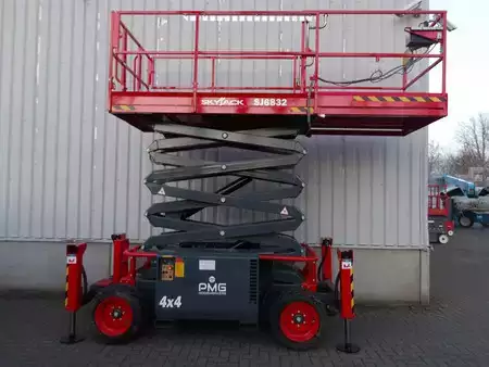 Levantamento tesoura 2018  Skyjack SJ6832RT (9)