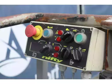 Kloubová pracovní plošina 2019  Niftylift HR12D 4WD (11)