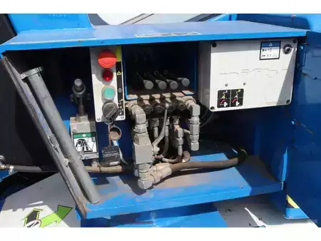 Kloubová pracovní plošina 2019  Niftylift HR12D 4WD (15)