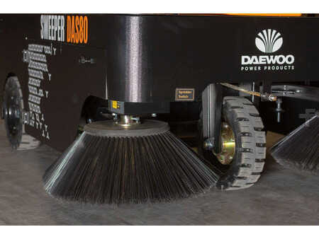 Pedestrian Sweeper 2024  Daewoo DAS80 Zit (14)