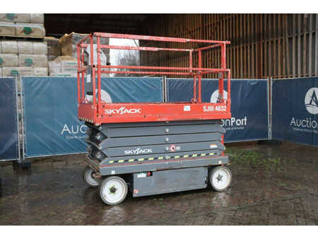 Piattaforme aeree a pantografo 2016  Skyjack SJIII 4632 (1)