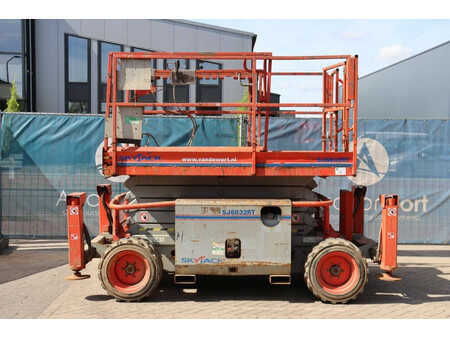 Schaarhoogwerker - Skyjack SJ6832RT (2)