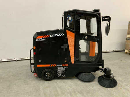 Pedestrian Sweeper 2024  Daewoo DAS100 (3)