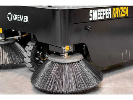 Pedestrian Sweeper 2024  Kremer KRYZS4 Zit (18)
