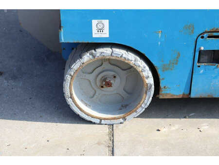 Piattaforme aeree a pantografo 2013  Genie GS4047 (10)