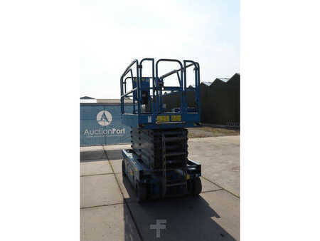 Piattaforme aeree a pantografo 2013  Genie GS4047 (7)