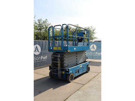 Piattaforme aeree a pantografo 2013  Genie GS4047 (9)
