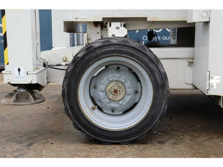Piattaforme aeree a pantografo 2013  Genie GS-2669 (9)