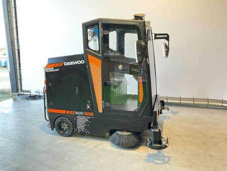 Pedestrian Sweeper 2024  Daewoo DAS 100 (3)