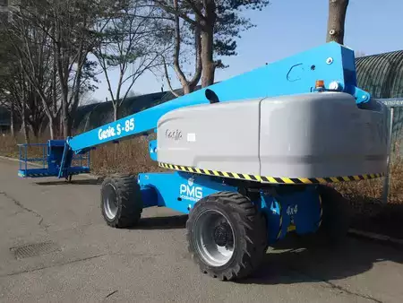 Teleskopická plošina 2012  Genie S-85 (2)