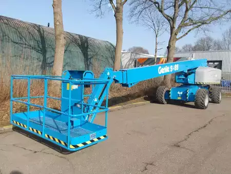 Teleskopická plošina 2012  Genie S-85 (3)