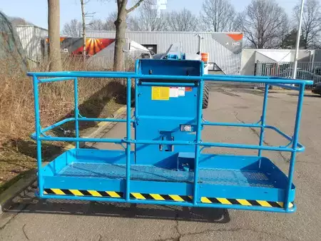 Teleskopická plošina 2012  Genie S-85 (4)