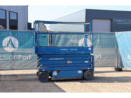 Scissor lift 2015  Skyjack SJIII 3226 (1)
