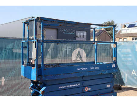 Scissor lift 2015  Skyjack SJIII 3226 (10)