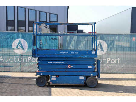 Scissor lift 2015  Skyjack SJIII 3226 (2)