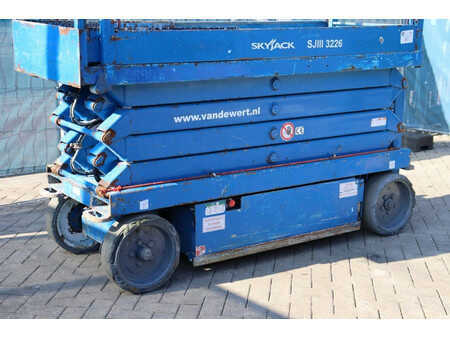 Scissor lift 2015  Skyjack SJIII 3226 (9)