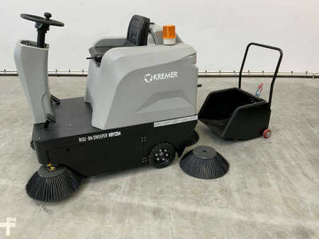 Pedestrian Sweeper 2024  Kremer KRYZS4 (2)