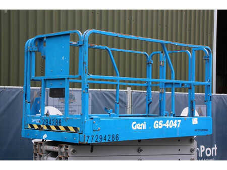 Scissors Lifts 2015  Genie GS-4047 (10)