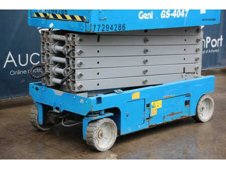 Scissors Lifts 2015  Genie GS-4047 (9)