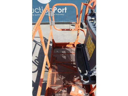 Piattaforme aeree articolate 2011  JLG E400AJPN (11)