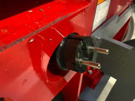 Piattaforme aeree a pantografo 2023  Mantall XE80N (8)
