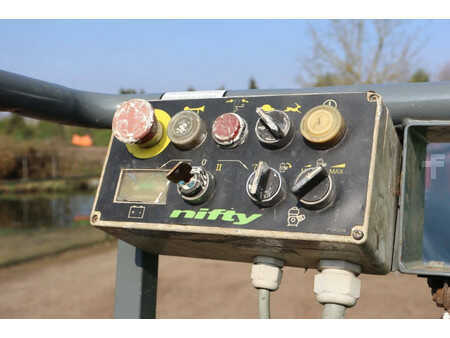 Piattaforme aeree articolate 2007  Niftylift HR 12 DE (14)